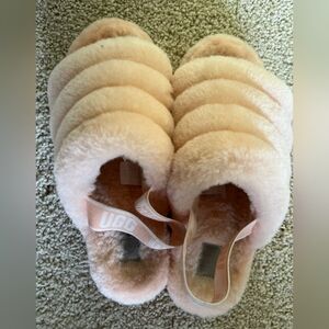 UGG SLIPPERS